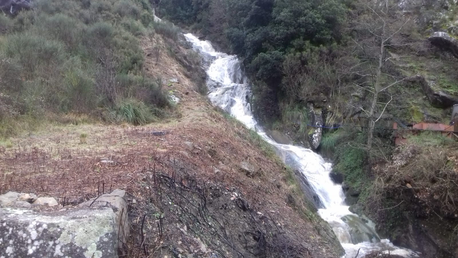 Cascata del ponte in piena