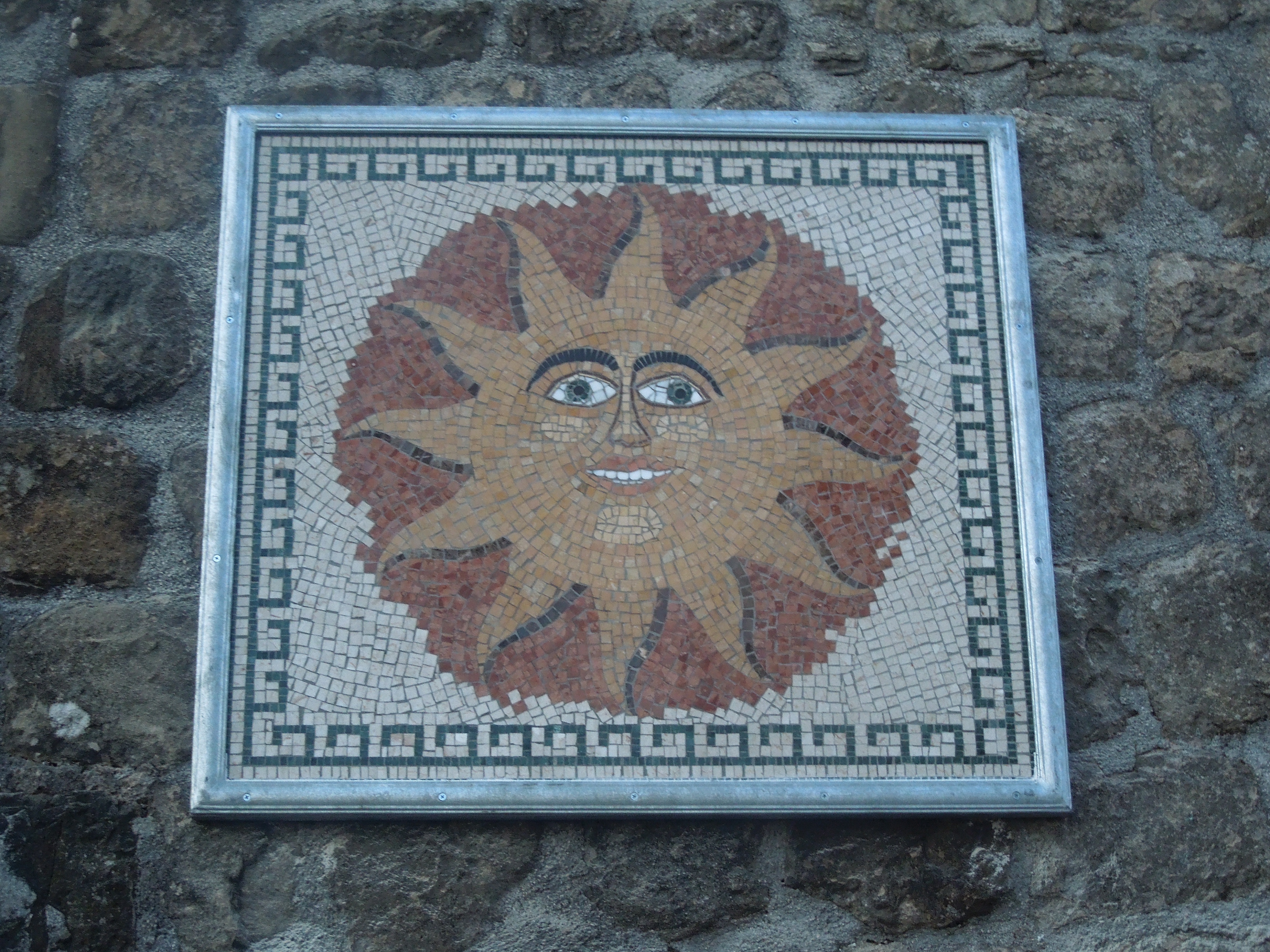 "Sole", mosaico in località "Muraglione"