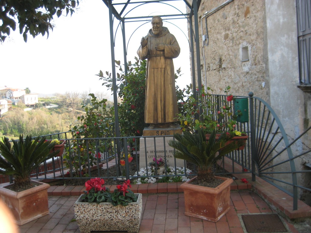 Il piccolo giardino di padre Pio, curato da Elisa D'Aiuto
