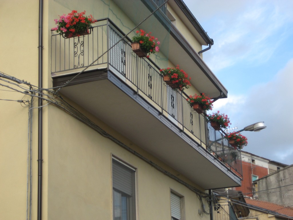 La balconata in fiore di Flora Rizzo